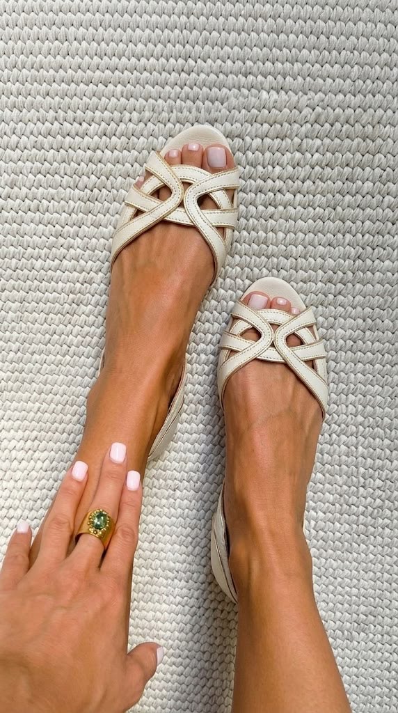 Women's Lattice Weave Pointed-Toe Flat Sandals for Lightweight Elegance - Image 2