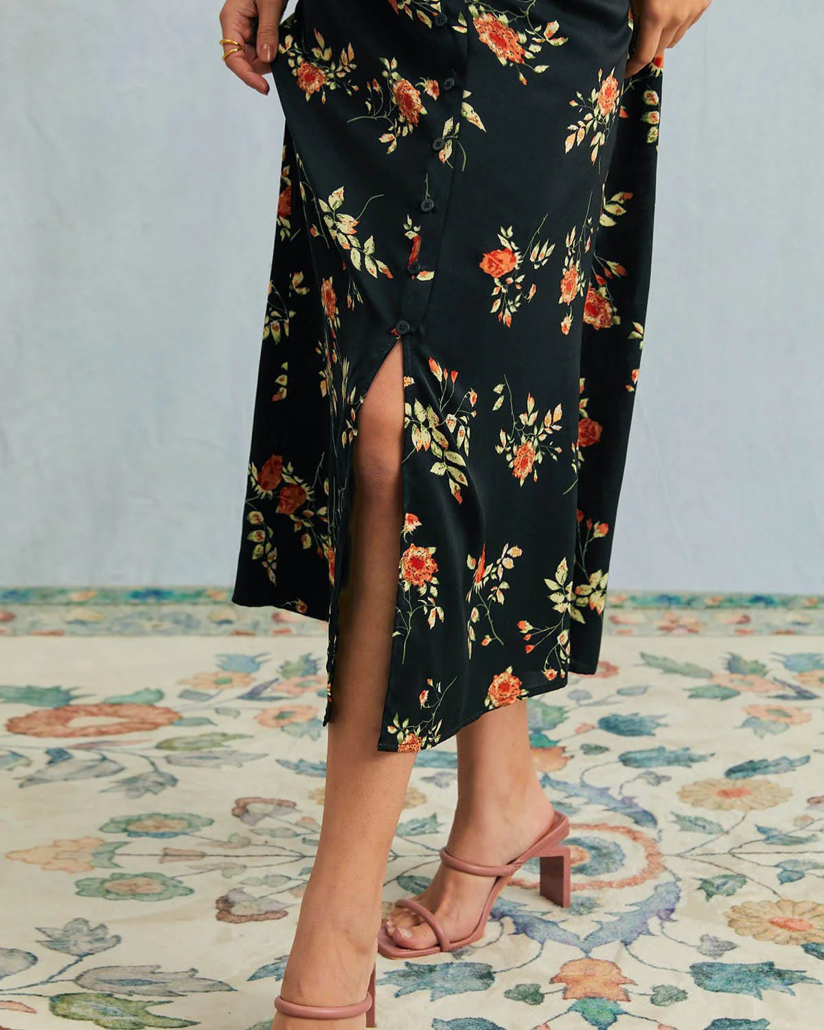 Women¡¯s Maxi Dress with Button-Down Front and Vintage Floral Print - Image 3